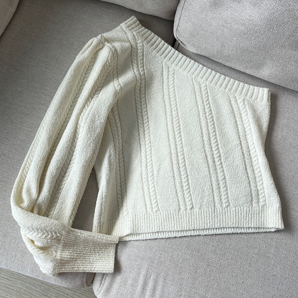 One shoulder sweater